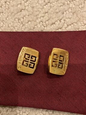 Givenchy Gold-Tone Square Logo Clip-On Earrings👝